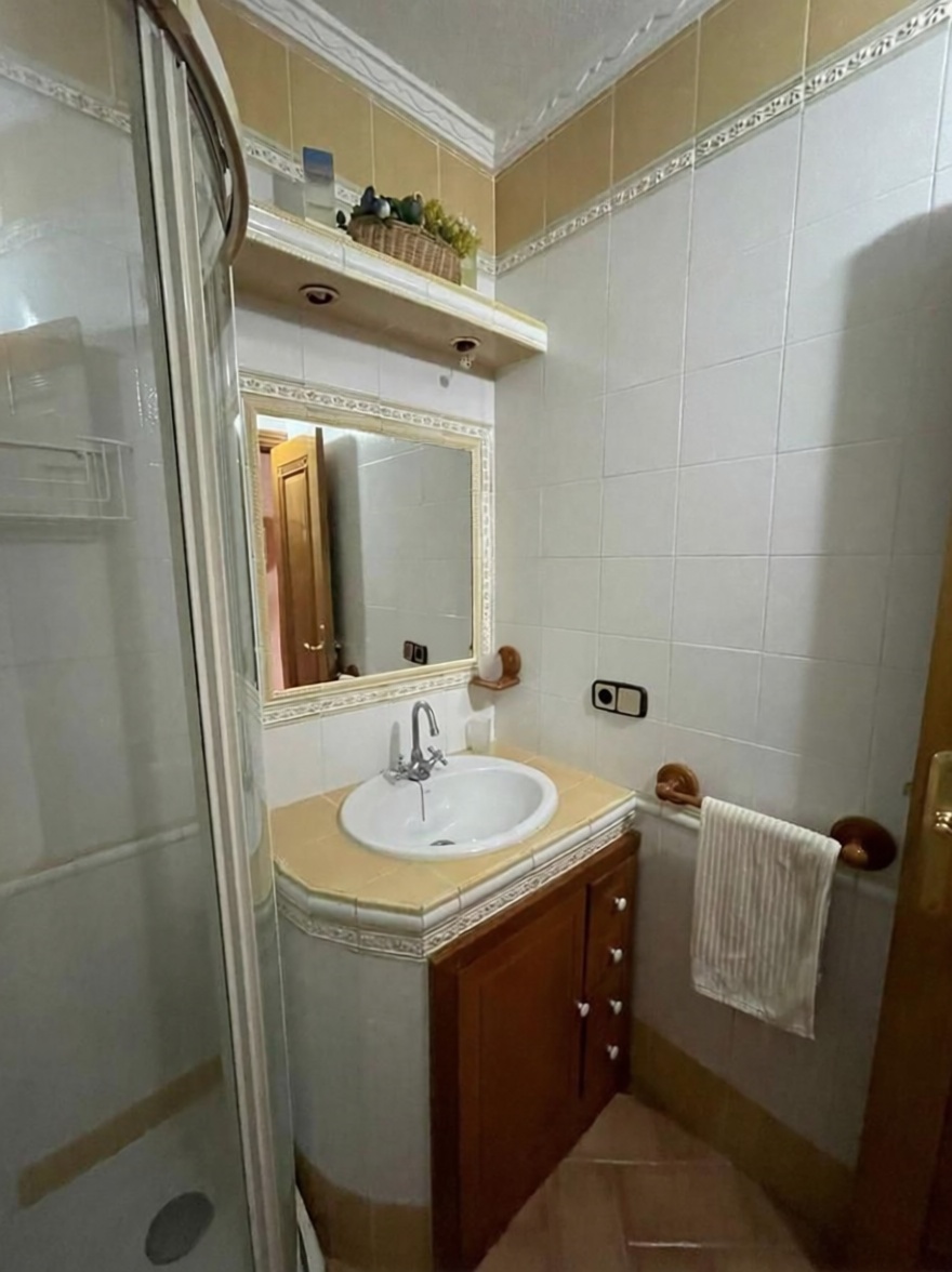 Piso en primera línea de playa en Torrevieja — Baño