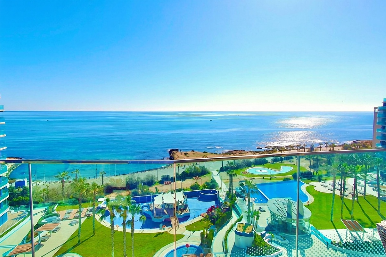Appartement en première ligne de plage à Torrevieja — Vue mer