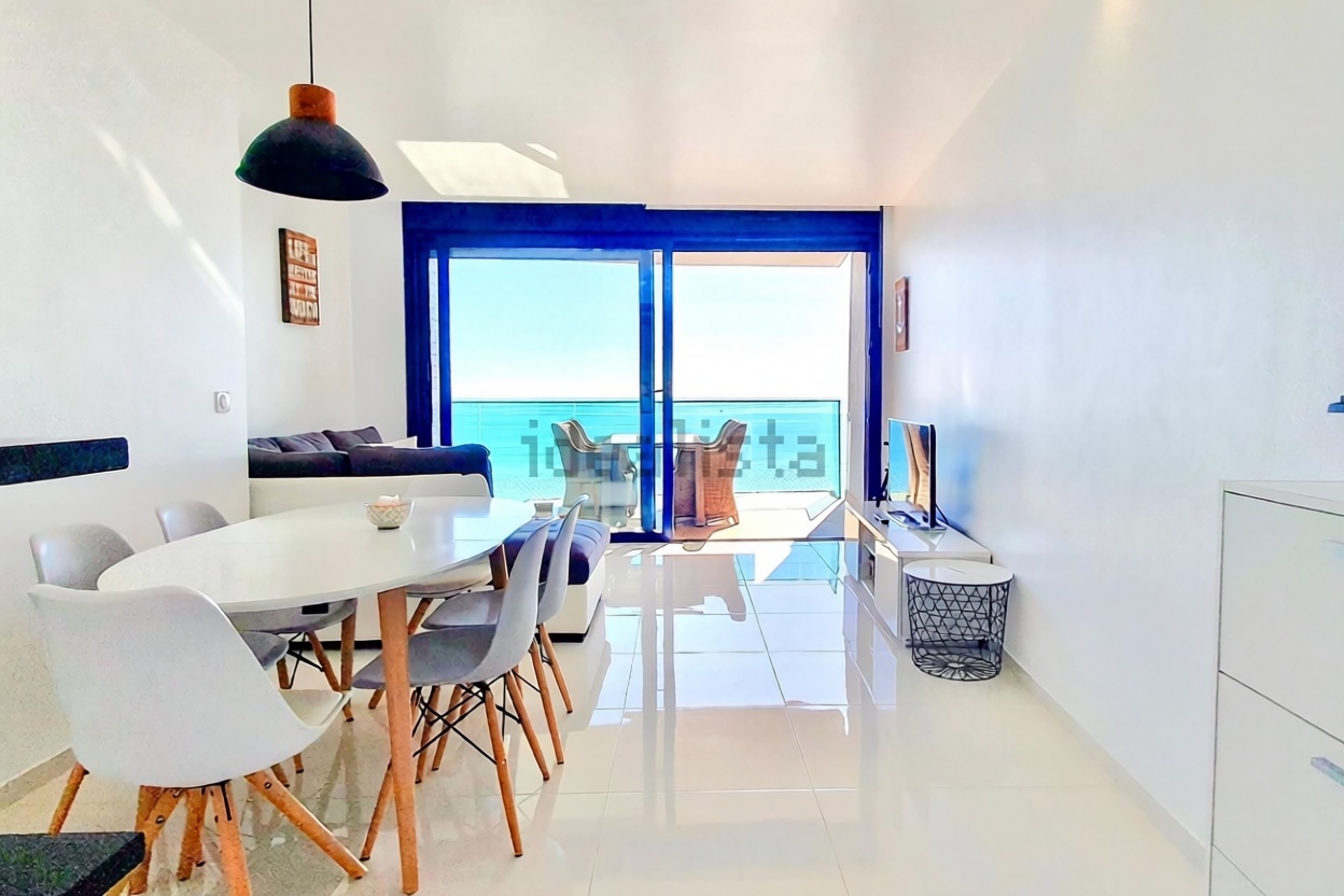 Appartement en première ligne de plage à Torrevieja — Séjour