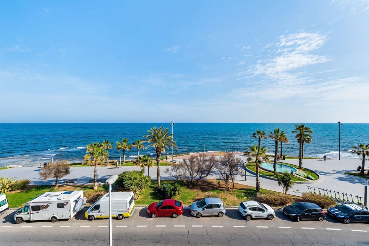 Appartement en première ligne de plage à Torrevieja — Vue mer
