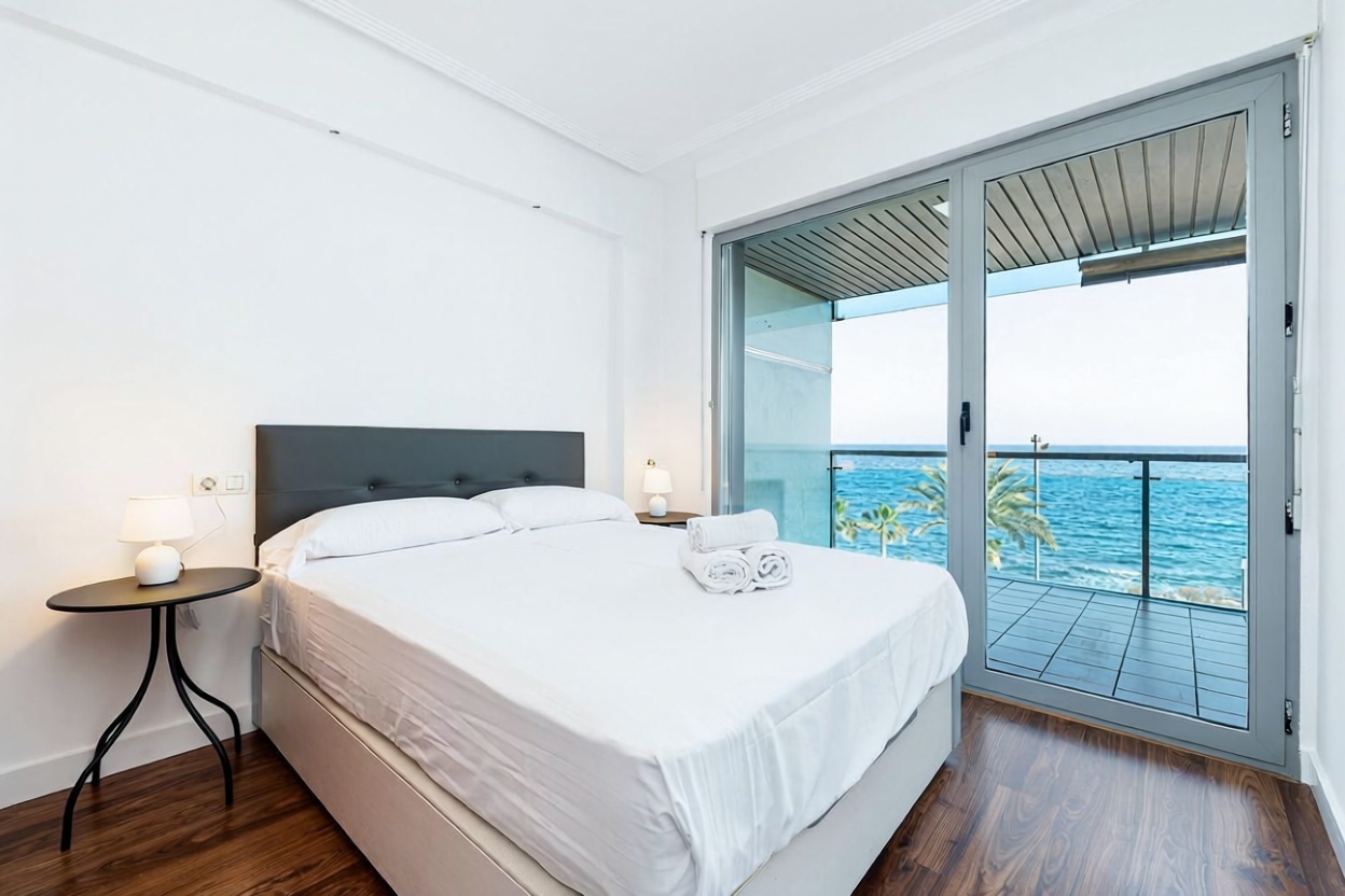 Appartement en première ligne de plage à Torrevieja — Chambre