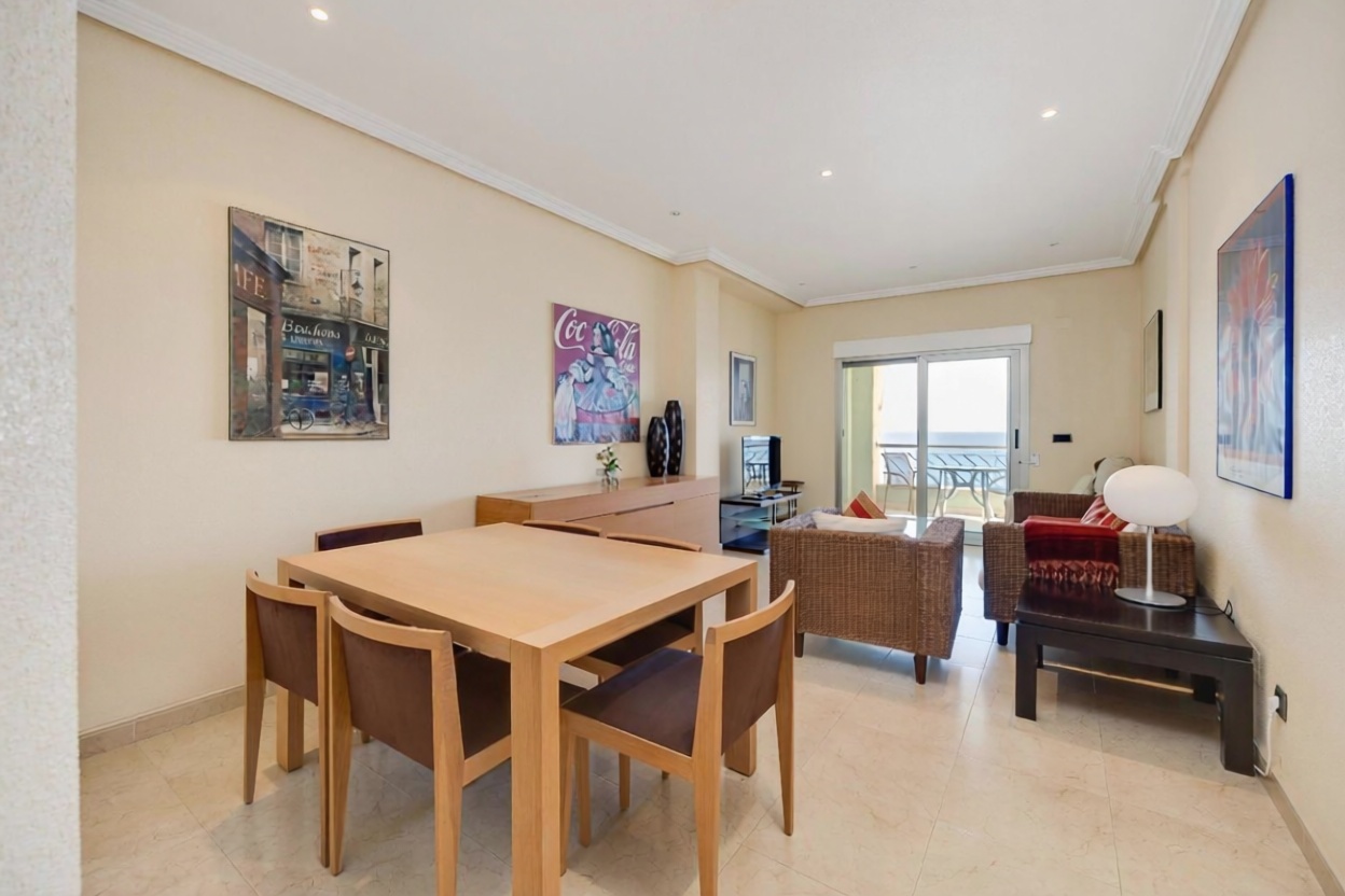 Beachfront flat in Torrevieja — Living room