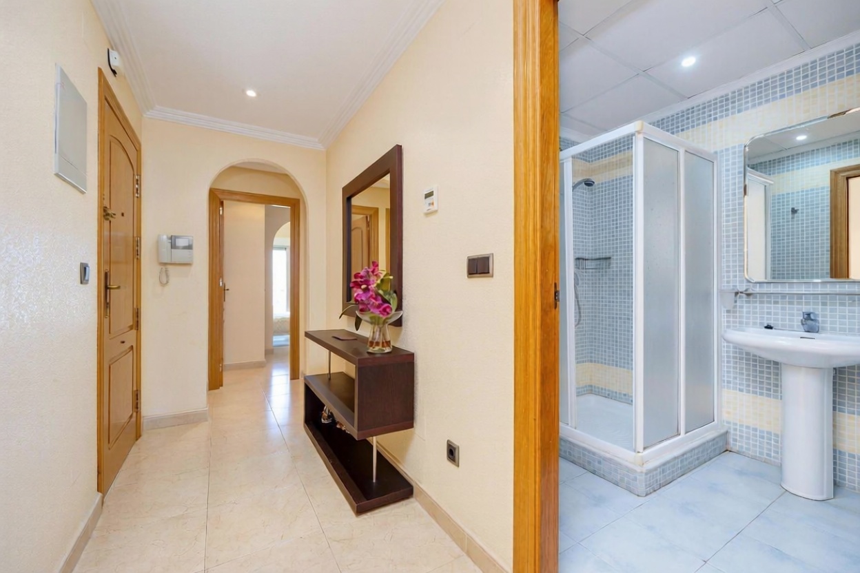 Beachfront flat in Torrevieja — Kitchen