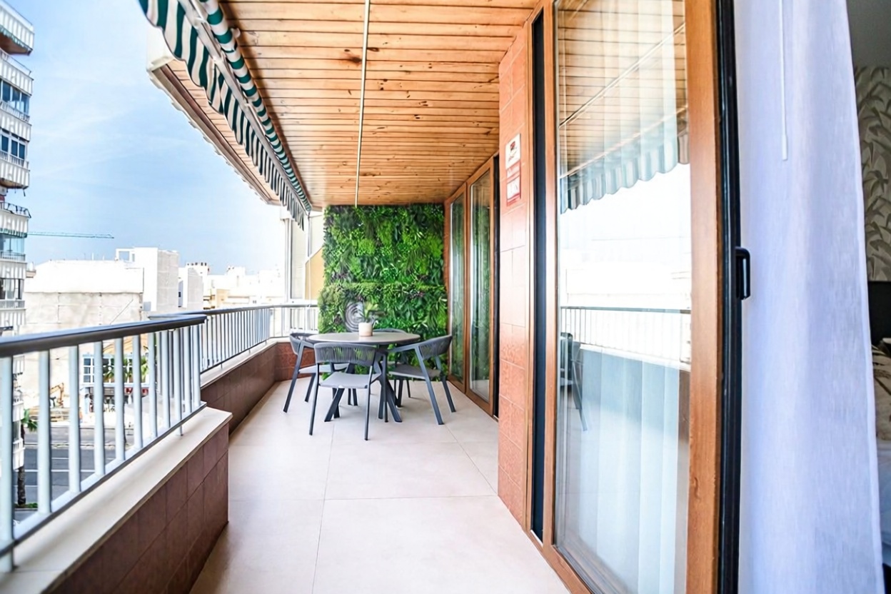 Wohnung in erste Strandlinie in Torrevieja — Meerblick