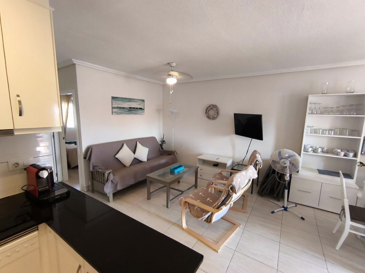 Chalet with direct beach access in Torrevieja — Living room