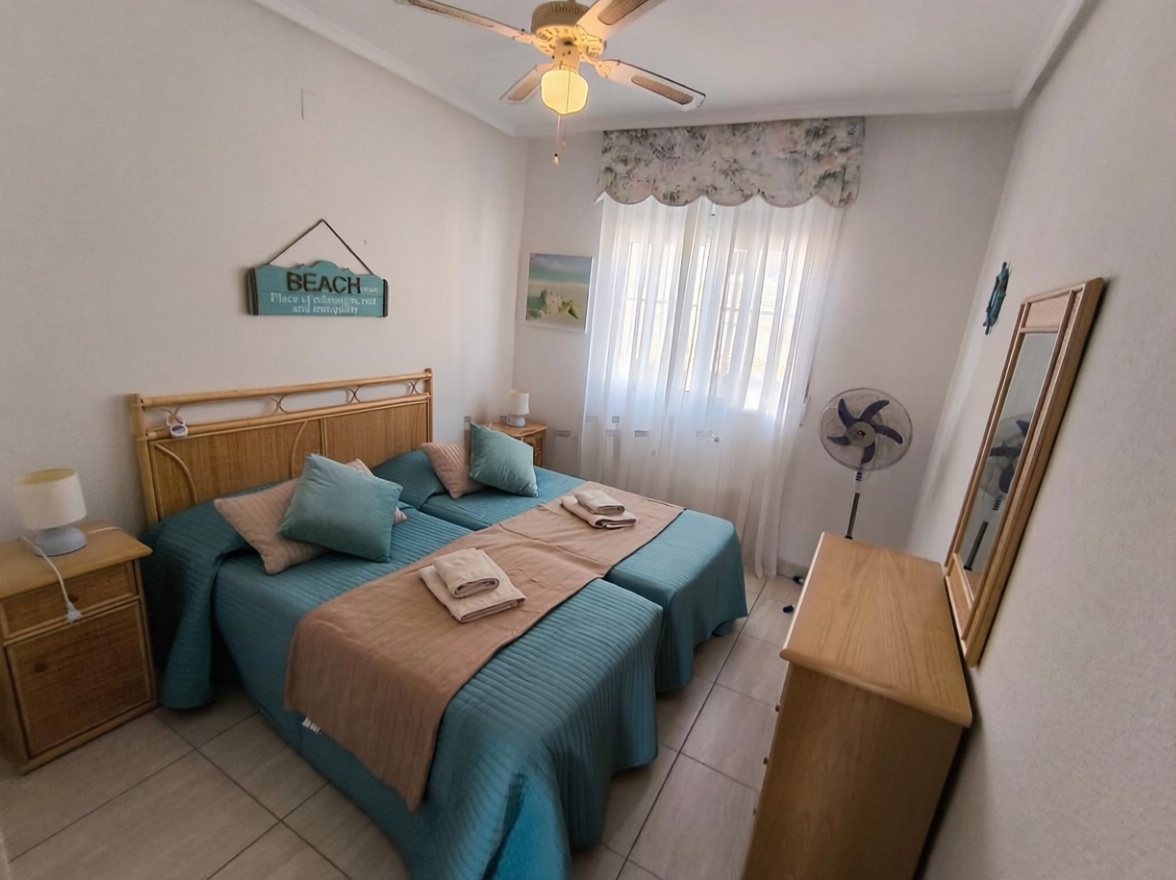 Chalet with direct beach access in Torrevieja — Bedroom