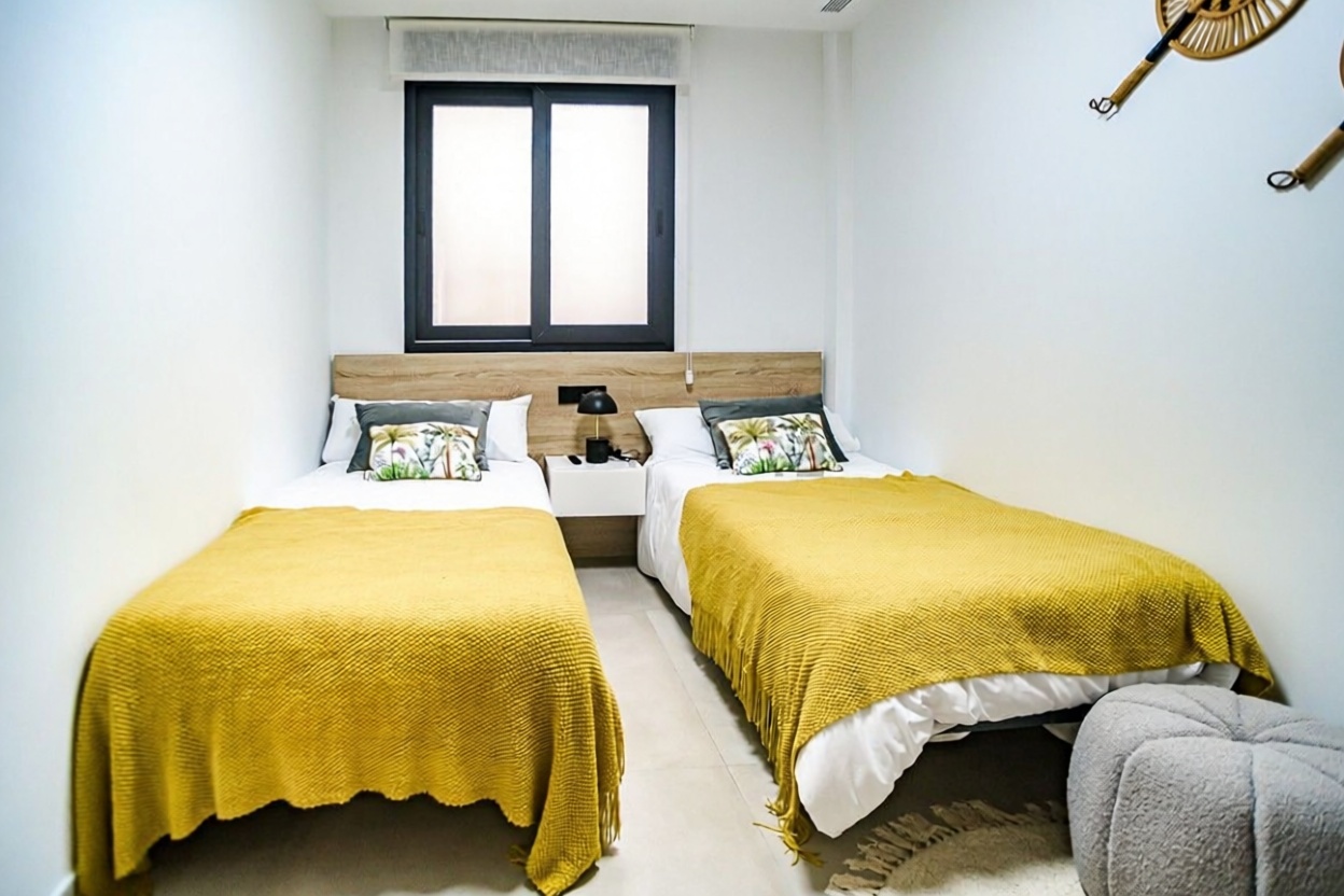 Piso en primera línea de playa en Torrevieja — Dormitorio