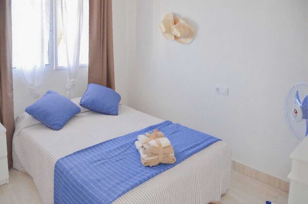 Chalet avec accès direct à la plage à Torrevieja — Chambre