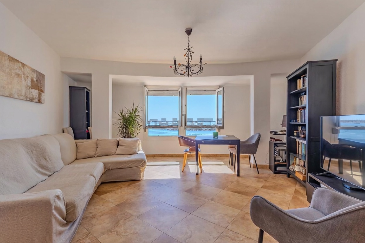 Beachfront flat in Torrevieja — Living room