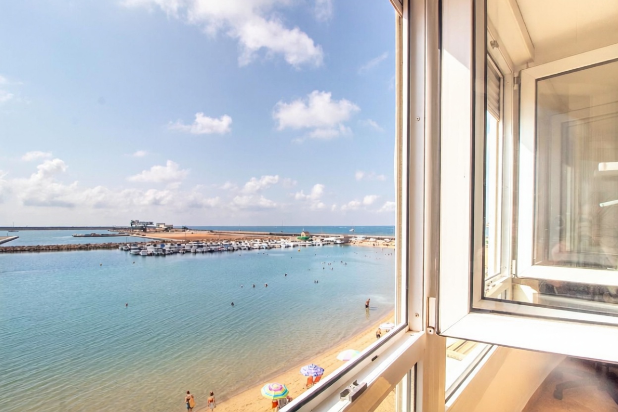 Beachfront flat in Torrevieja — Kitchen
