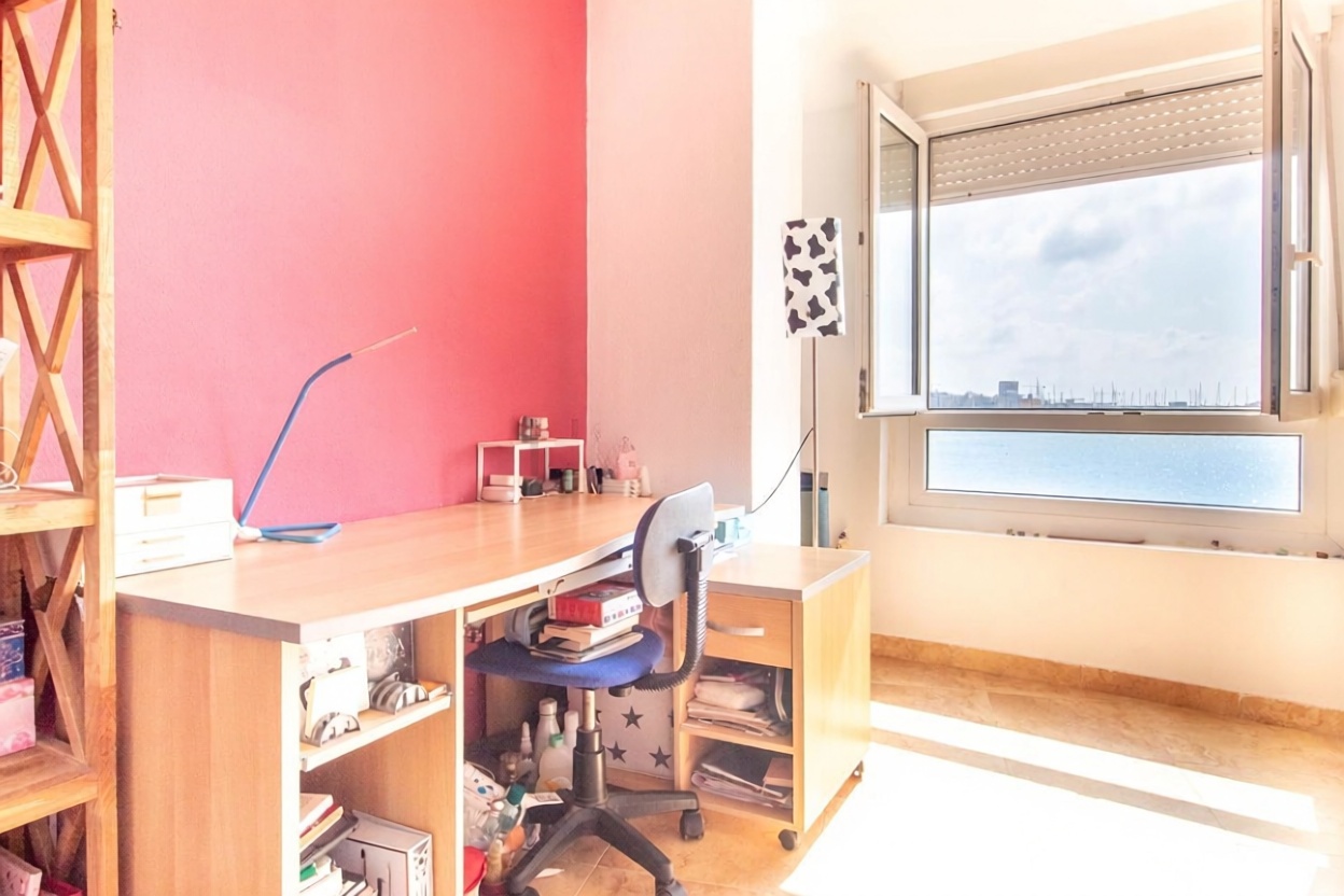 Beachfront flat in Torrevieja — Bathroom