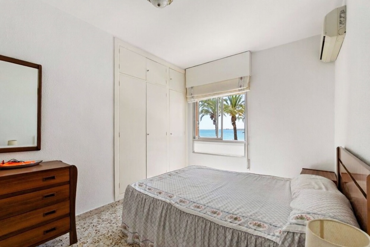 Beachfront flat in Torrevieja — Kitchen