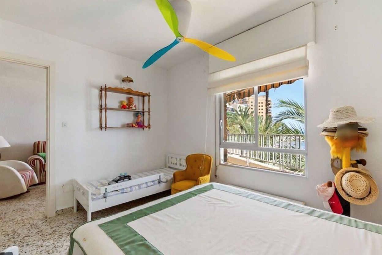 Beachfront flat in Torrevieja — Bathroom