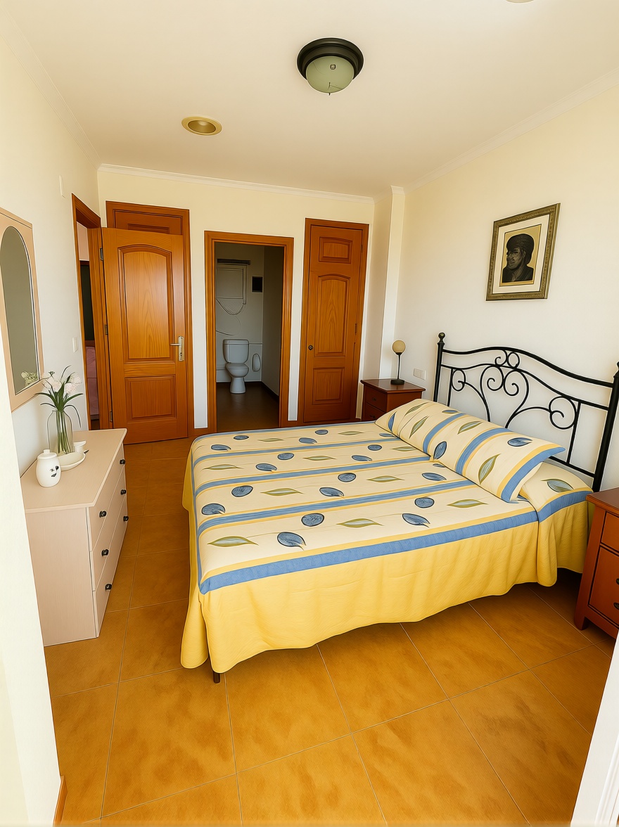 Piso en primera línea de playa en Torrevieja — Dormitorio