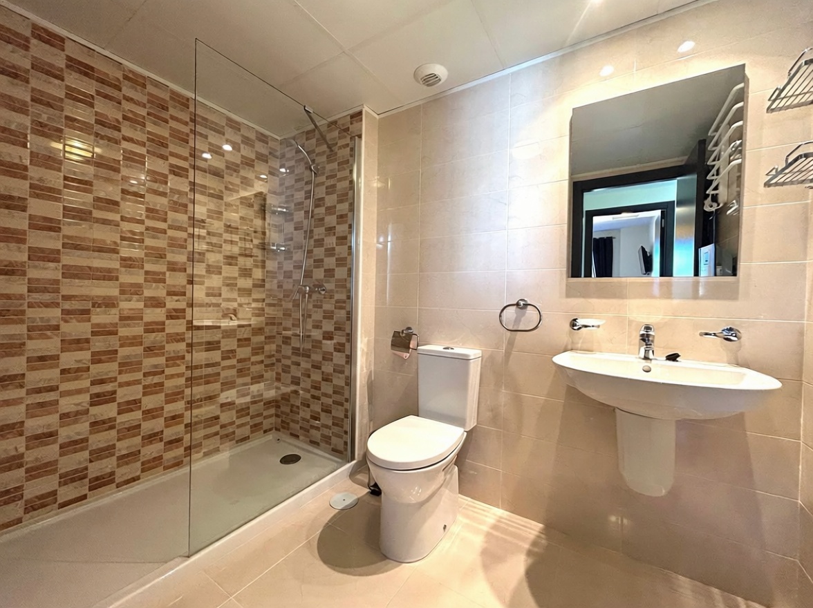 Ático en primera línea de mar en Torrevieja — Baño
