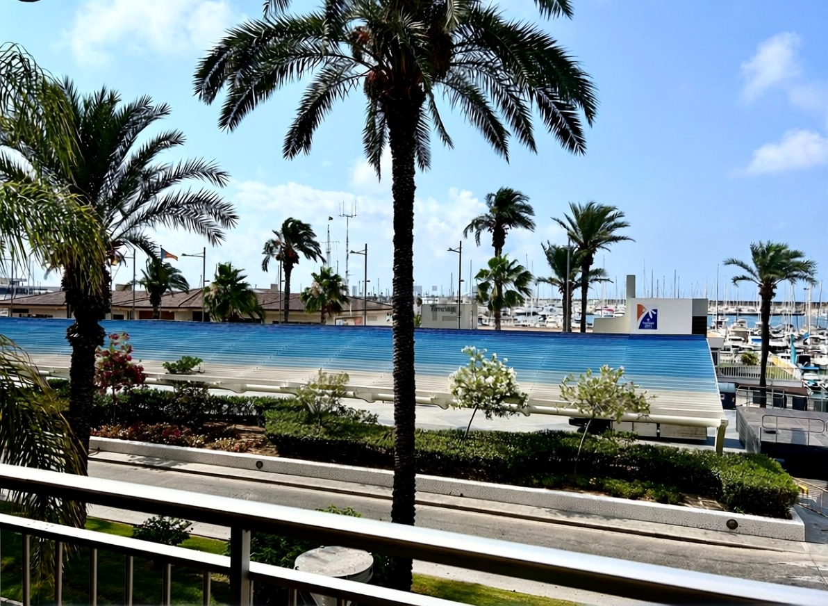 Piso en primera línea de playa en Torrevieja — Terraza mar