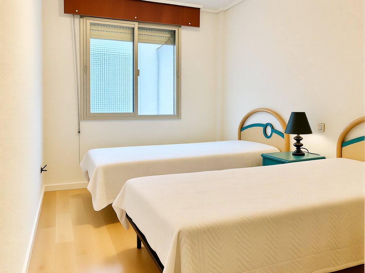 Piso en primera línea de playa en Torrevieja — Dormitorio