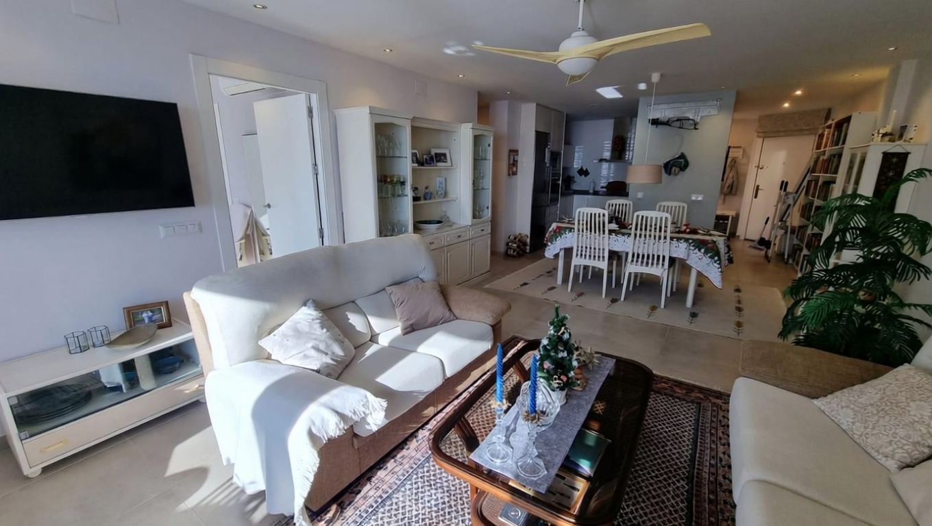Piso en primera línea de playa en Torrevieja — Salón