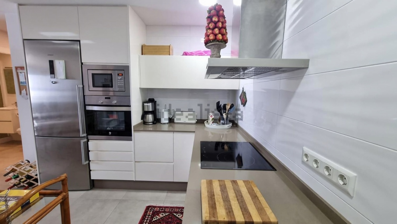 Piso en primera línea de playa en Torrevieja — Cocina