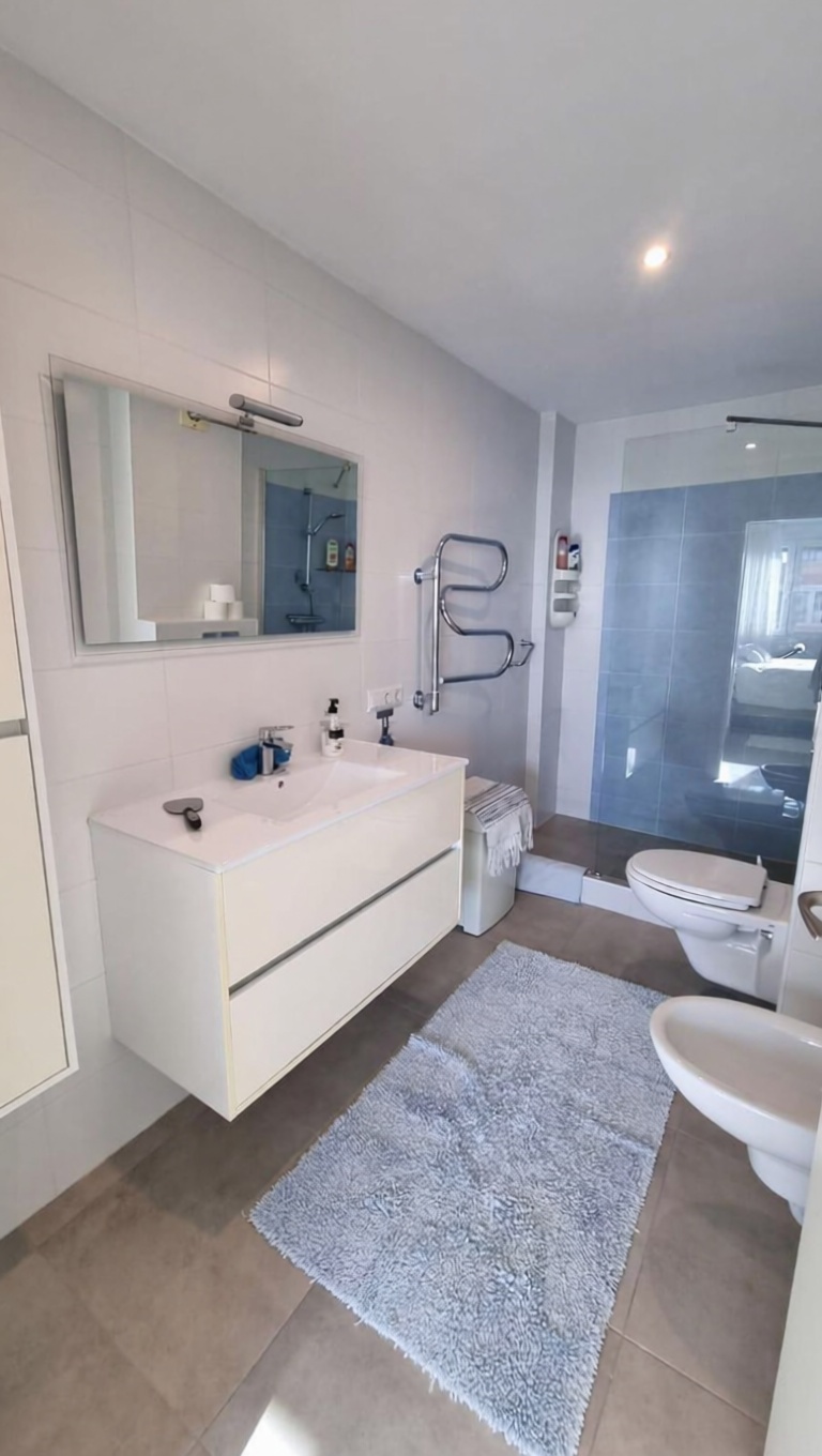Piso en primera línea de playa en Torrevieja — Baño