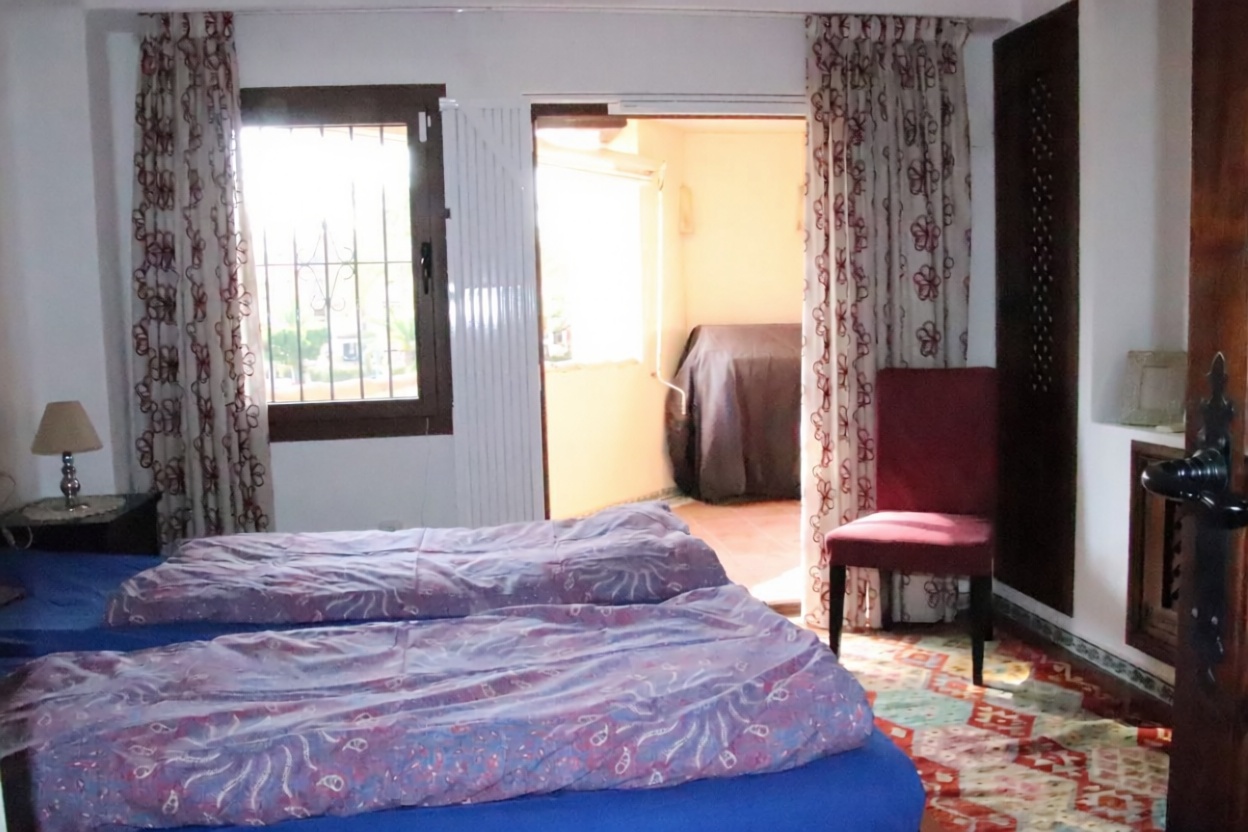Piso en primera línea de playa en Torrevieja — Dormitorio