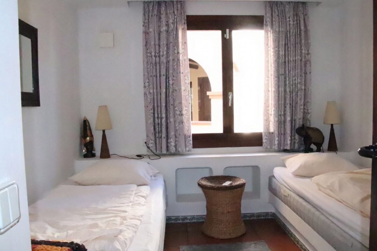 Piso en primera línea de playa en Torrevieja — Dormitorio