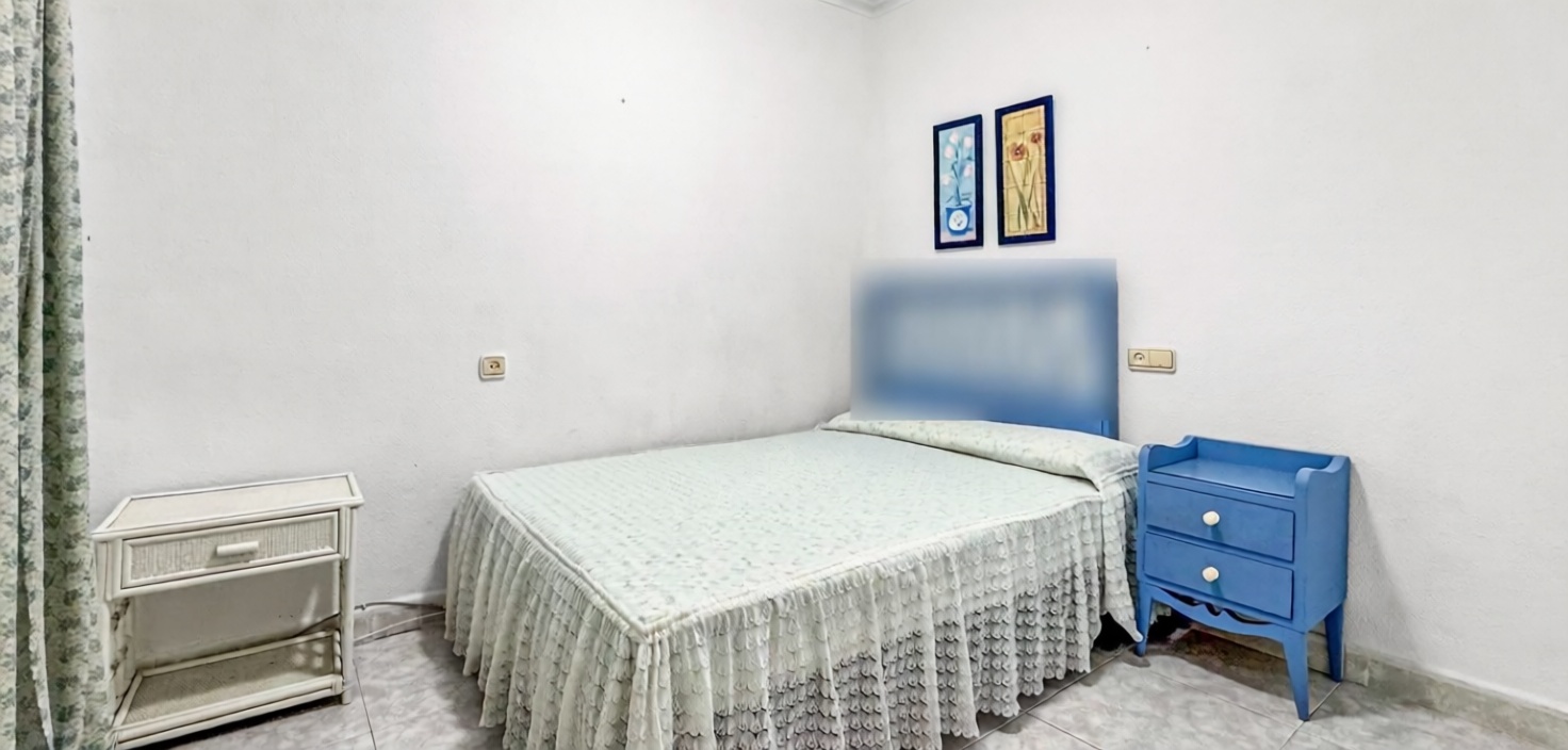 Piso en primera línea de playa en Torrevieja — Dormitorio