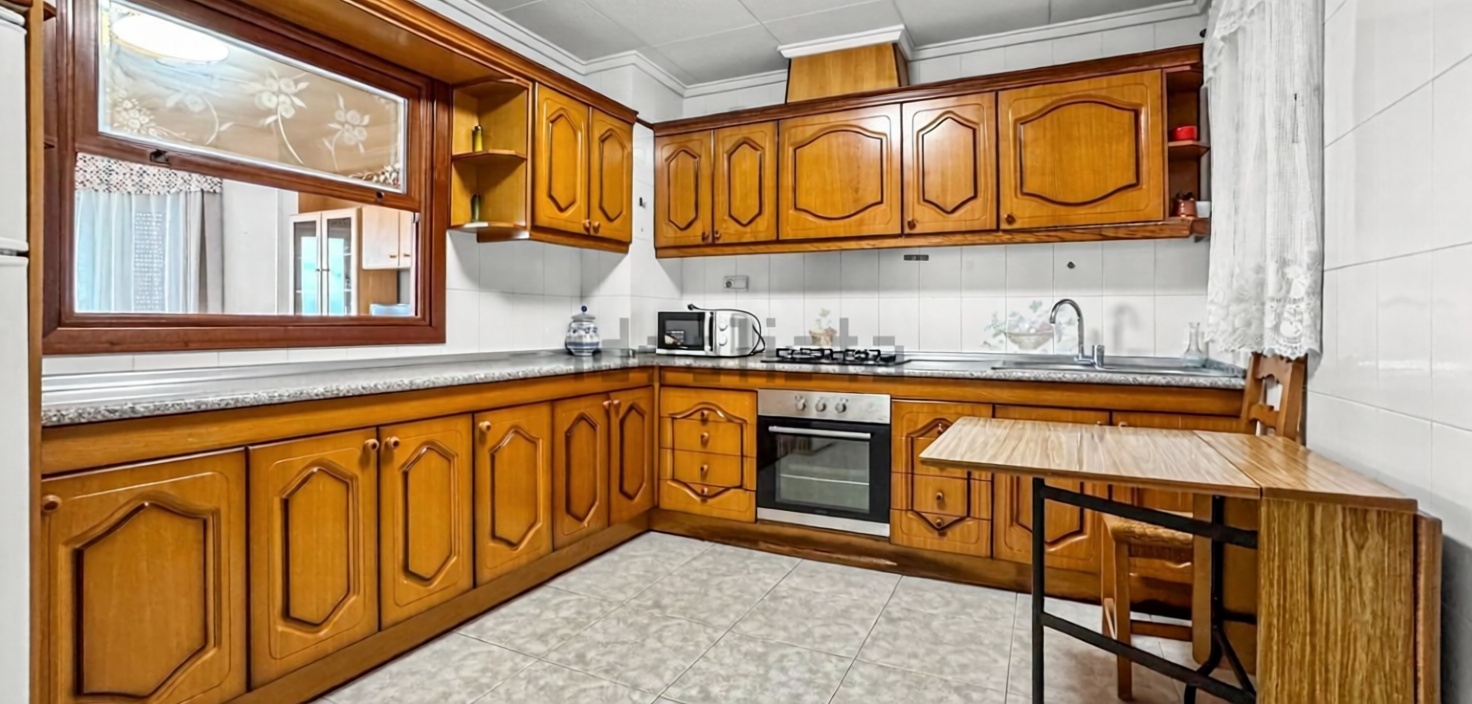 Piso en primera línea de playa en Torrevieja — Cocina