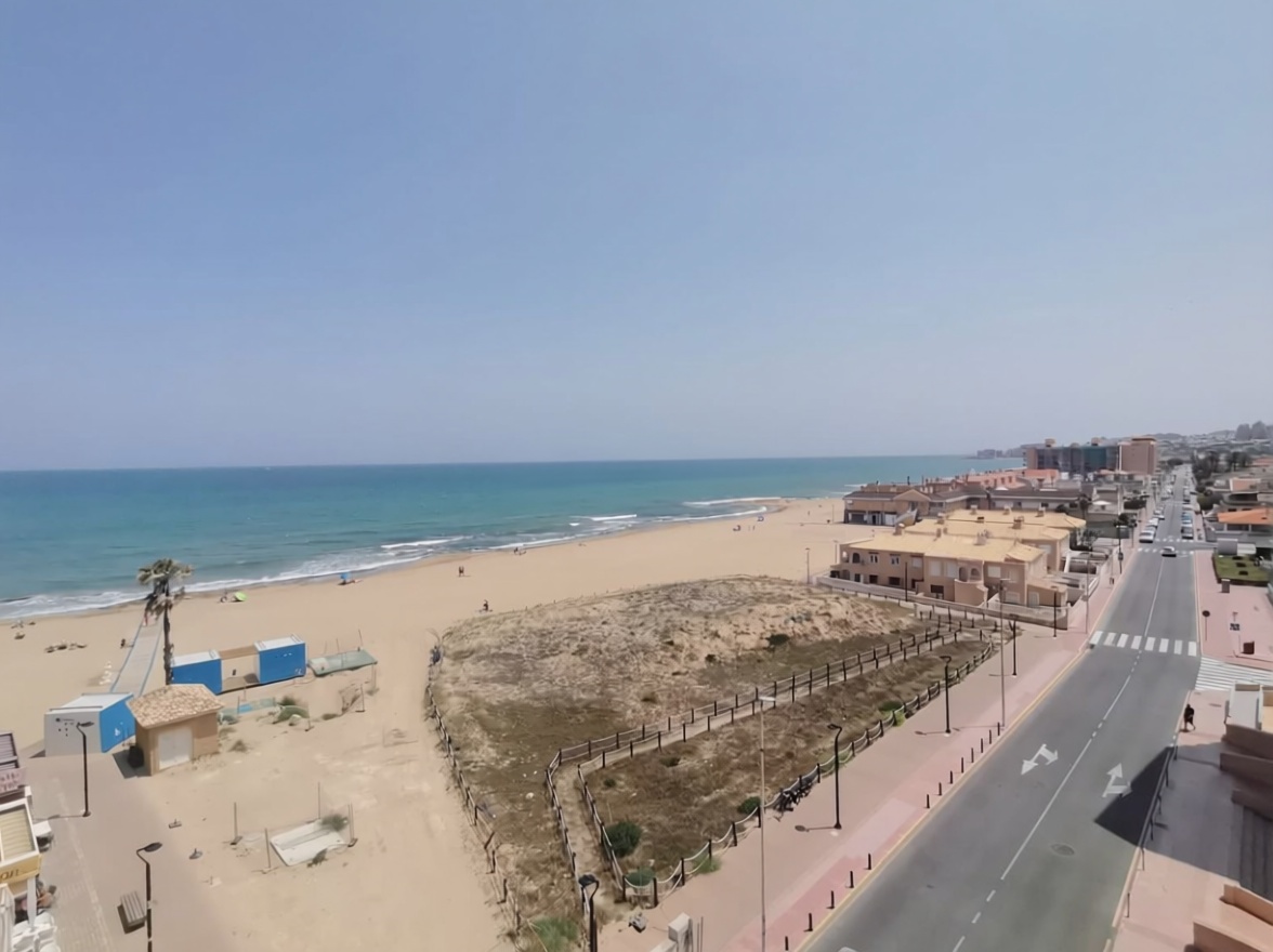 Ático en primera línea de mar en Torrevieja — Vista mar
