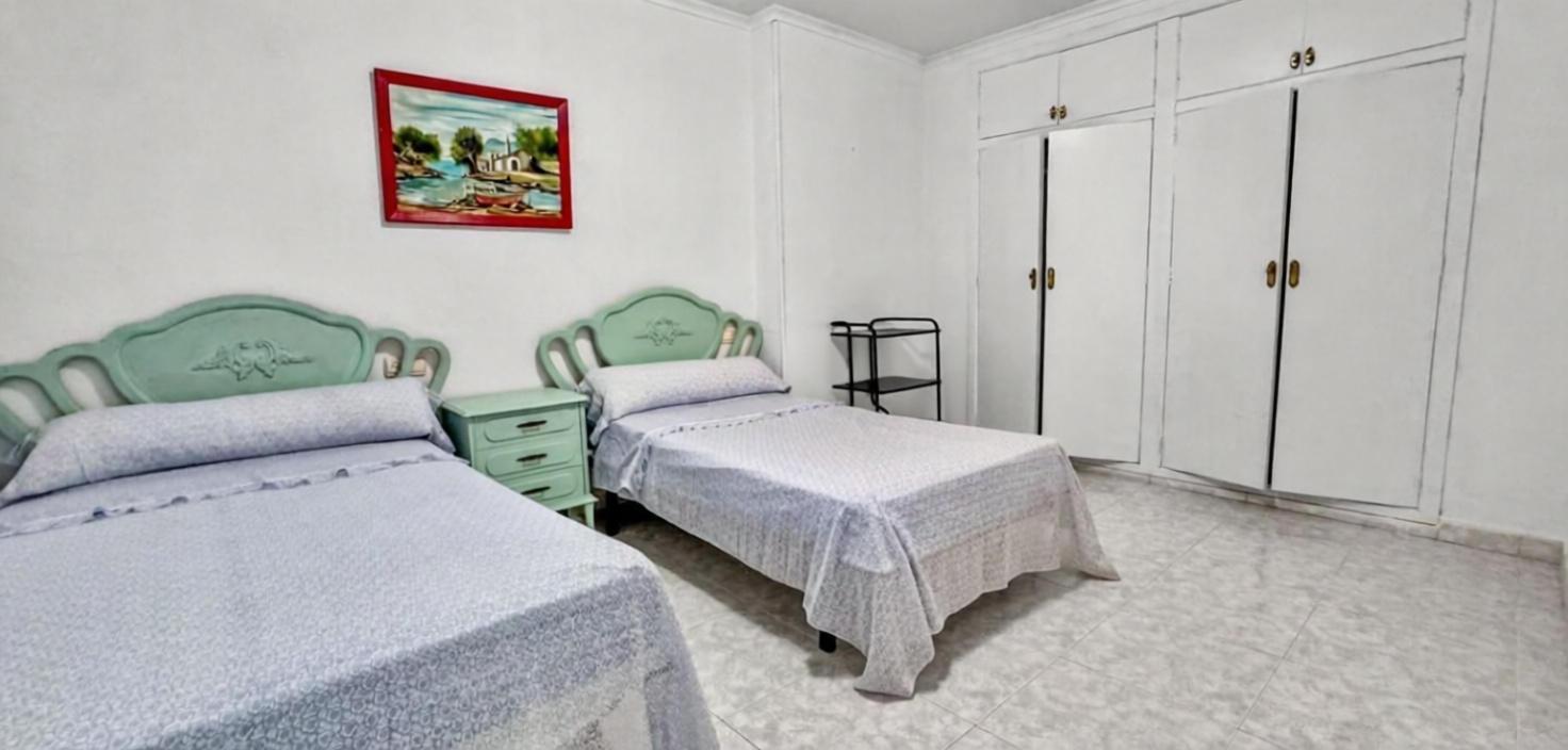 Piso en primera línea de playa en Torrevieja — Dormitorio