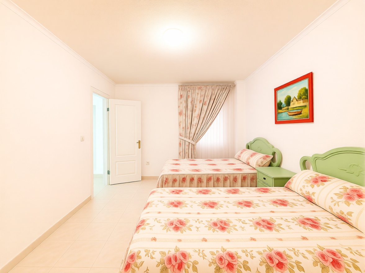 Piso en primera línea de playa en Torrevieja — Dormitorio