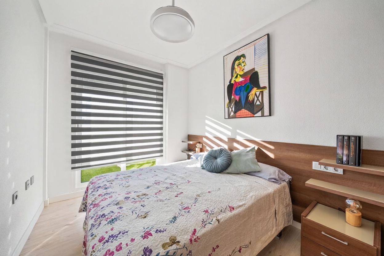 Apartamento em primeira linha de praia em Torrevieja — Quarto