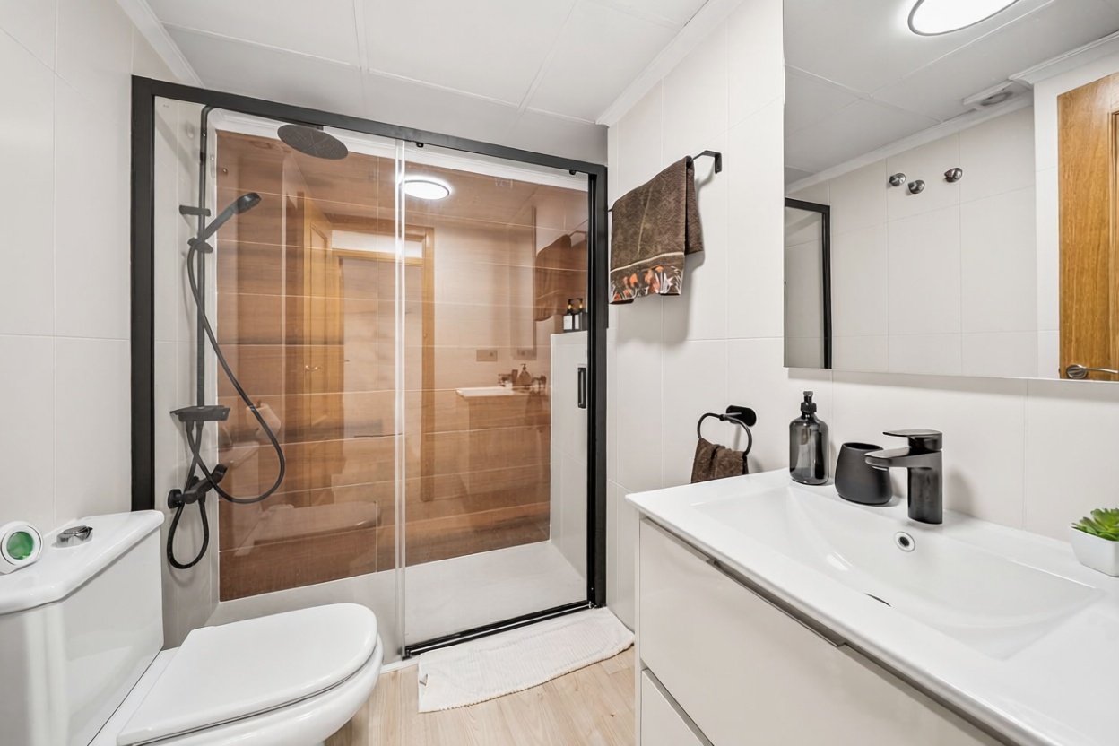Apartamento em primeira linha de praia em Torrevieja — Casa banho