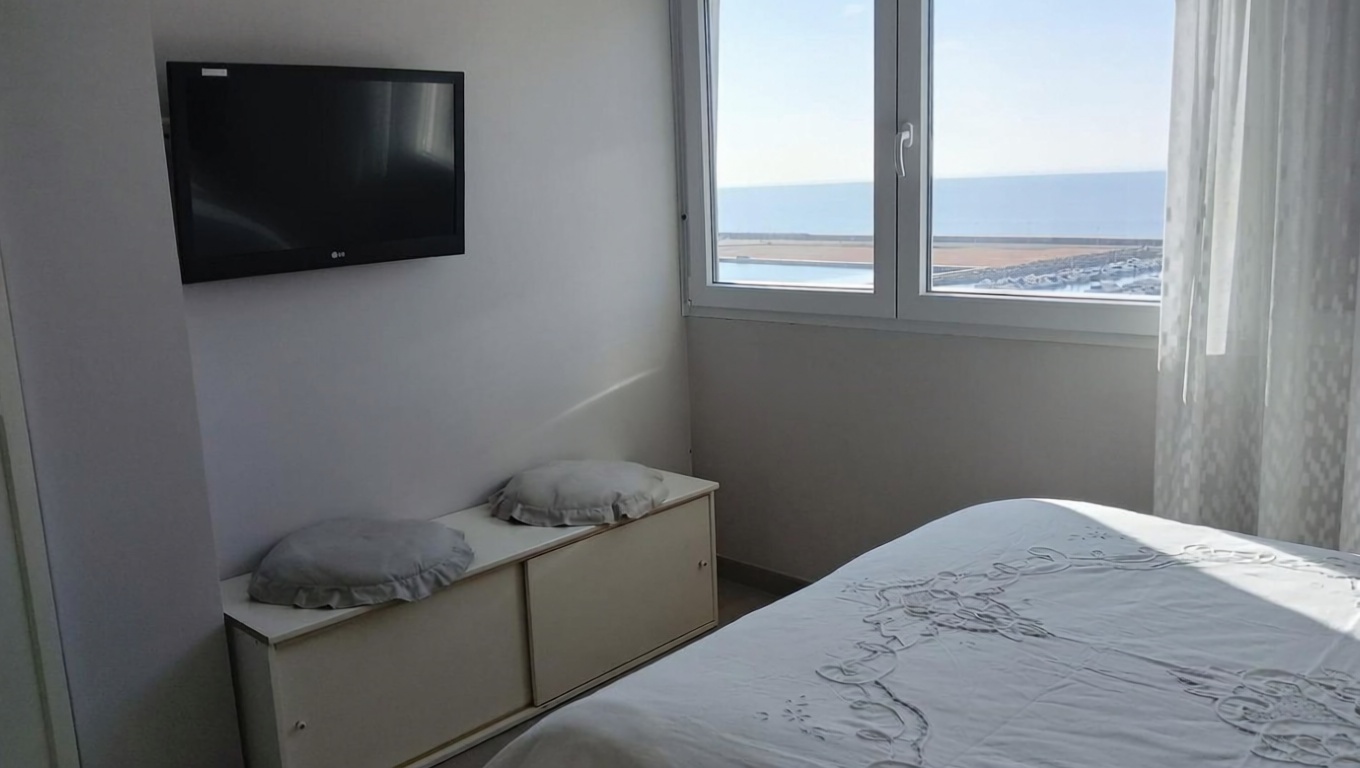 Piso en primera línea de playa en Torrevieja — Dormitorio