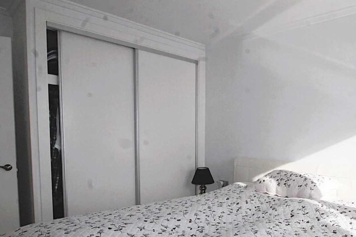 Apartamento em primeira linha de praia em Torrevieja — Quarto