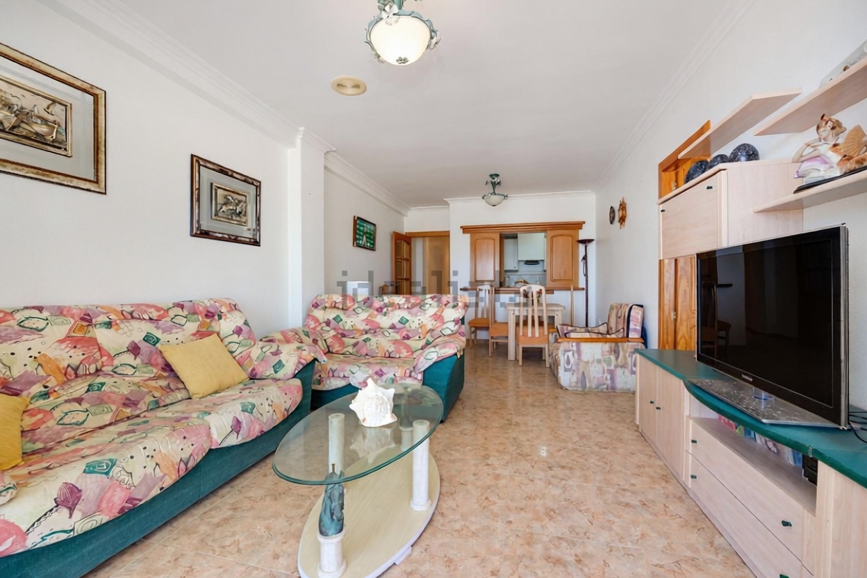 Beachfront flat in Torrevieja — Living room