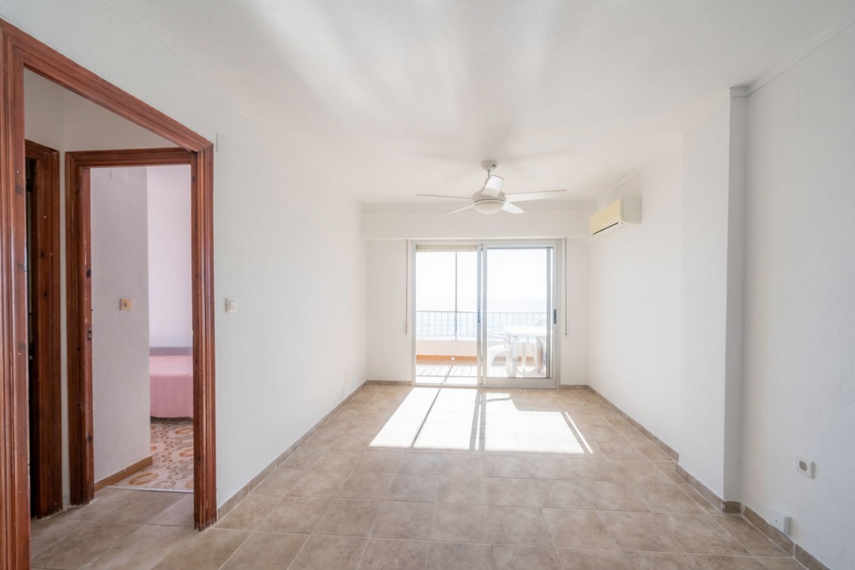 Piso en primera línea de playa en Torrevieja — Salón