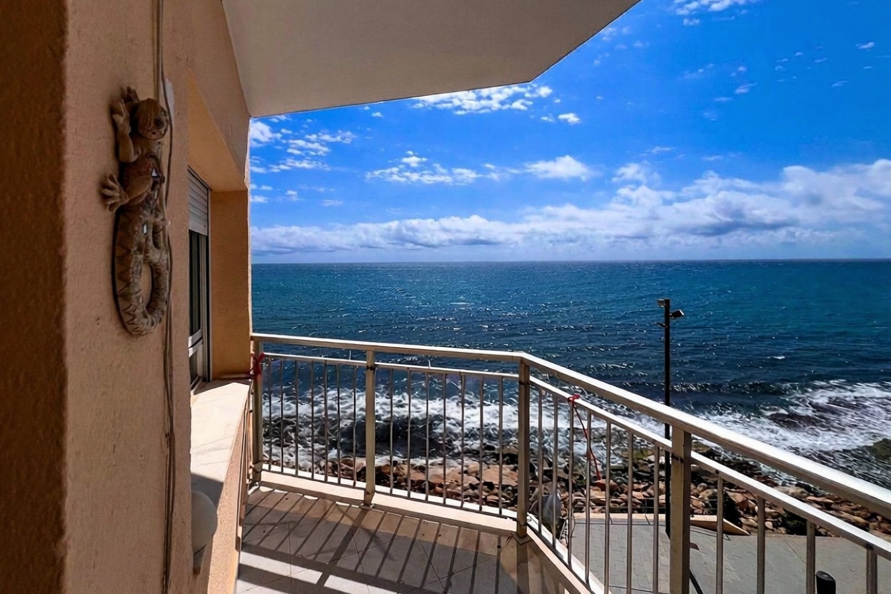 Appartement en première ligne de plage à Torrevieja — Terrasse mer