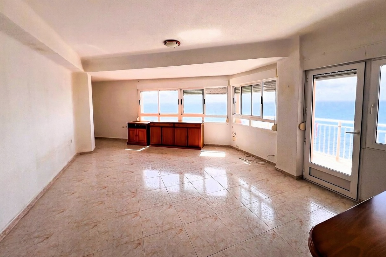Appartement en première ligne de plage à Torrevieja — Séjour