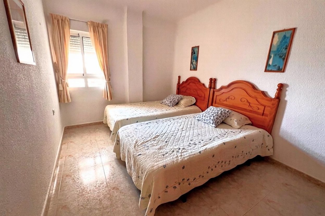 Appartement en première ligne de plage à Torrevieja — Chambre