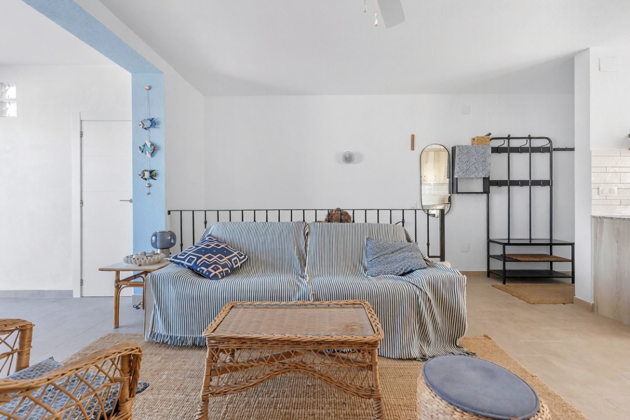 Chalet with direct beach access in Torrevieja — Sea terrace