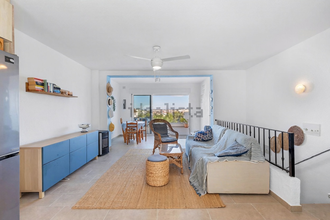 Chalet with direct beach access in Torrevieja — Living room
