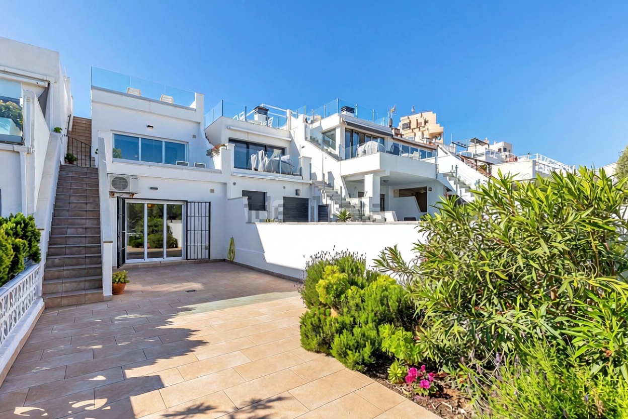 Chalet with direct beach access in Torrevieja — Bedroom
