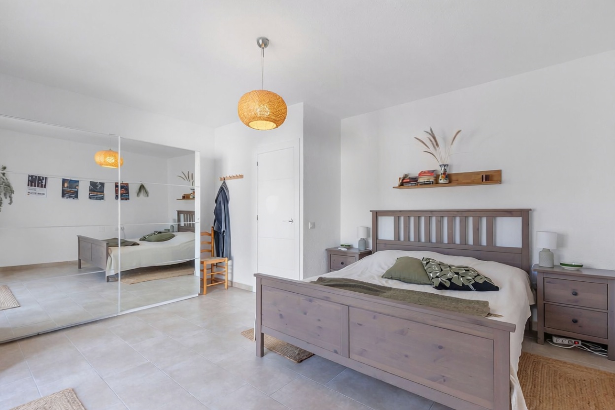 Chalet with direct beach access in Torrevieja — Bedroom