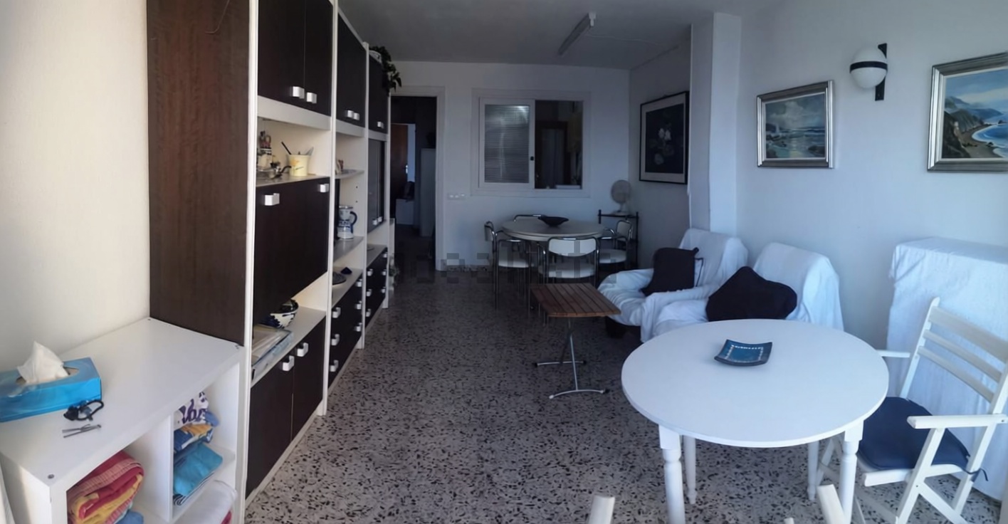 Appartement en attique en première ligne de mer à Torrevieja — Séjour