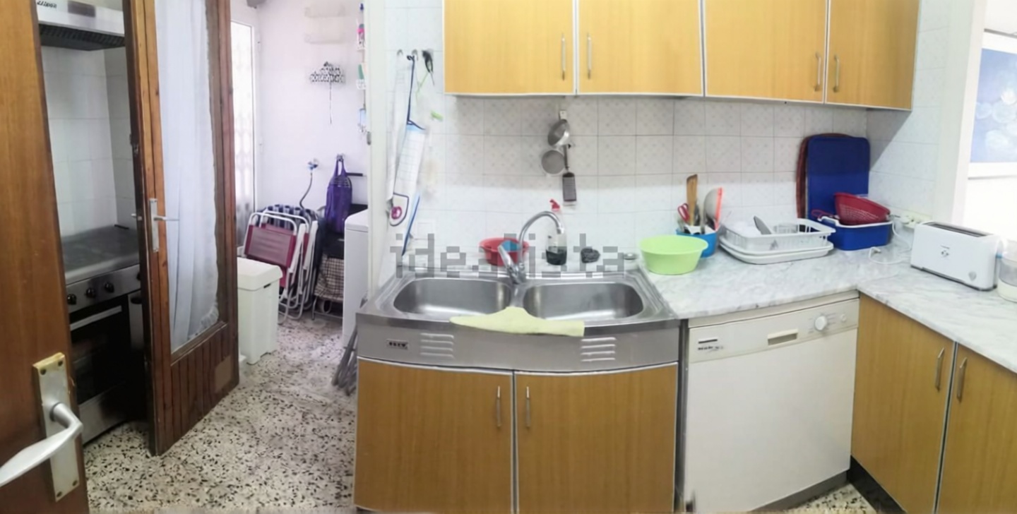 Appartement en attique en première ligne de mer à Torrevieja — Cuisine
