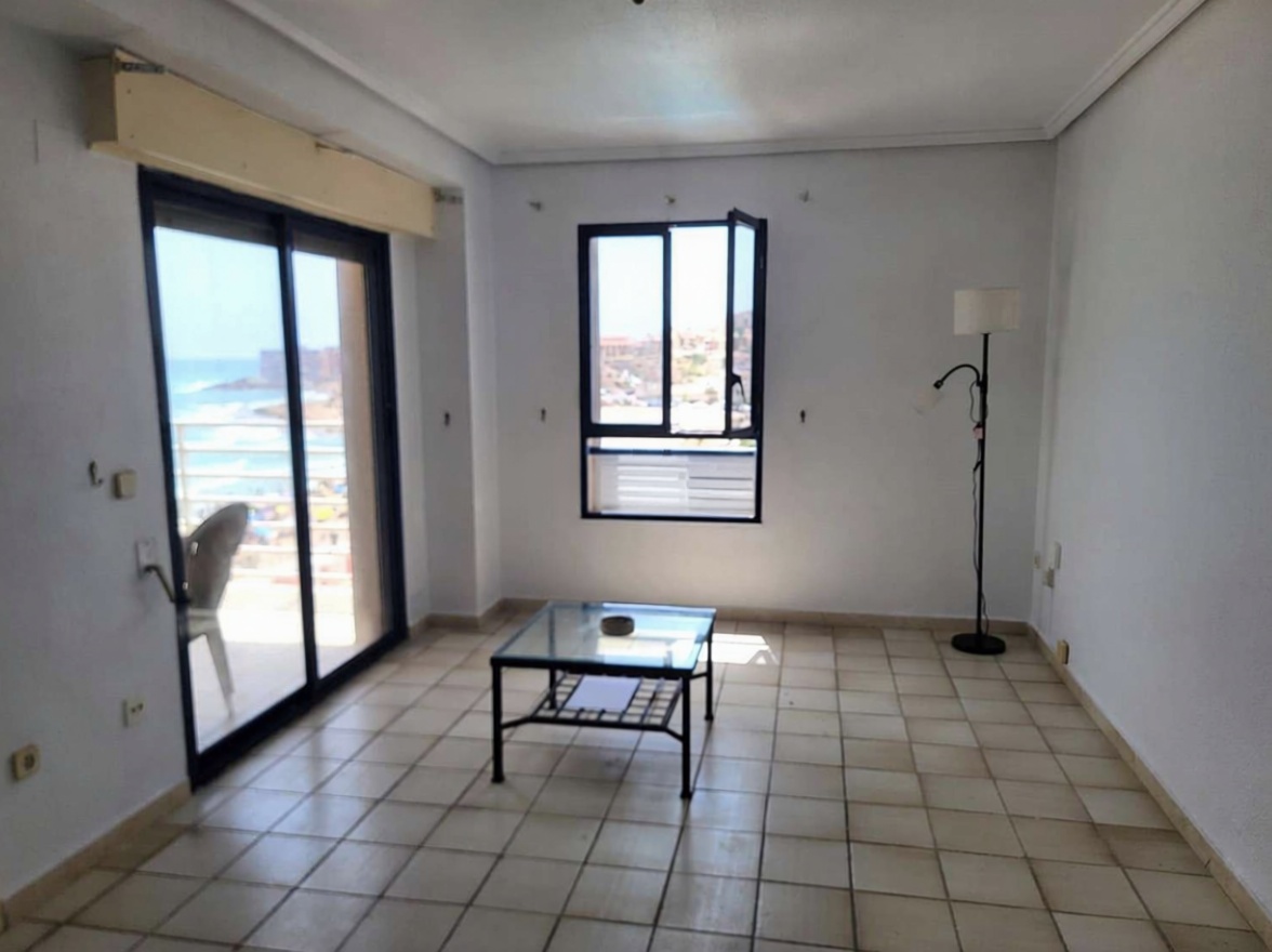 Seafront attic in Torrevieja — Living room