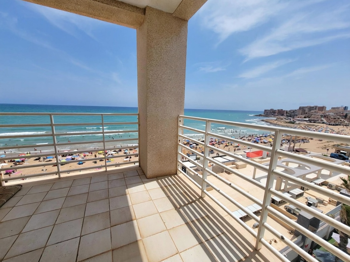 Ático en primera línea de mar en Torrevieja