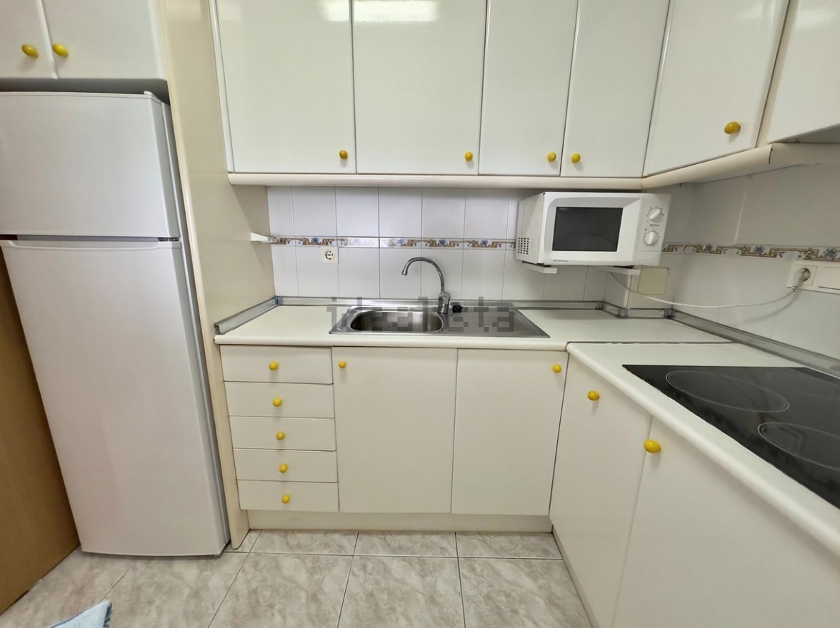 Piso en primera línea de playa en Benidorm — Dormitorio