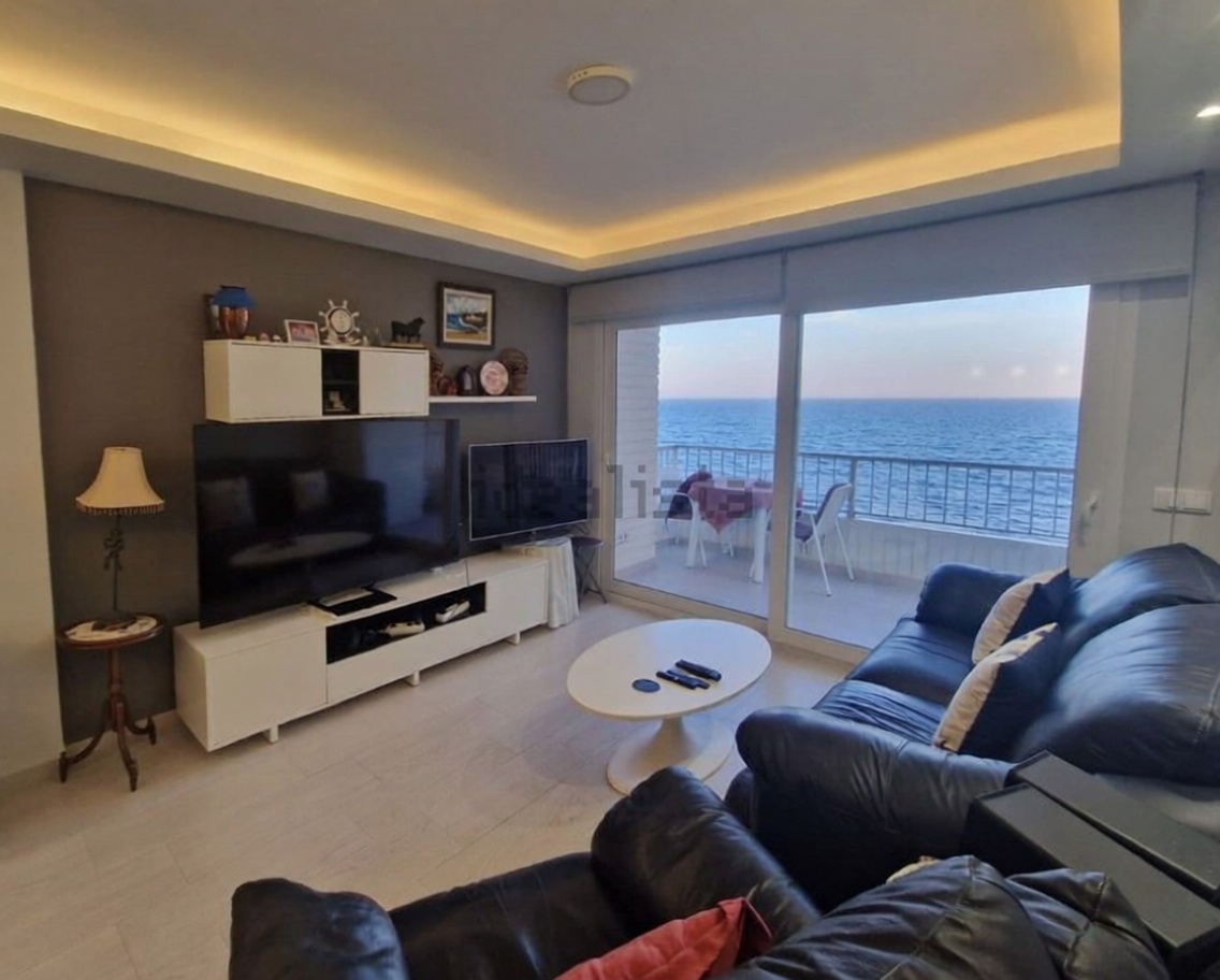Appartement en première ligne de plage à Torrevieja — Séjour